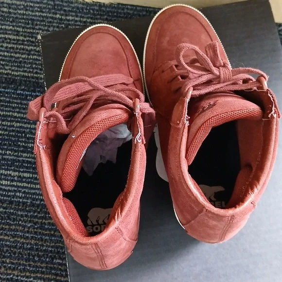 Sorel NWT Burgandy Out N About Slip on Wedge shoes 6 Waterproof - Picture 6 of 8